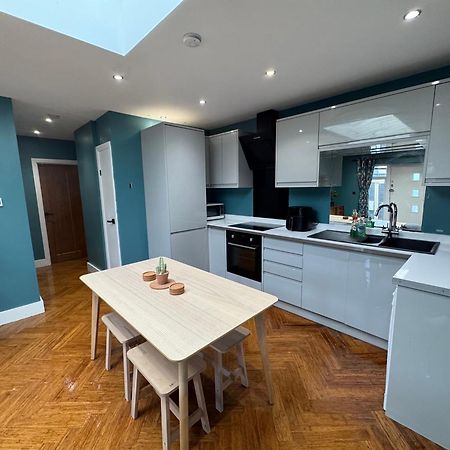 Streatham House - 2 Bedroom - Sleeps 6 - Free Wifi Streatham Vale Екстериор снимка