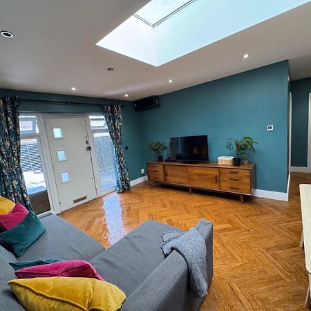 Streatham House - 2 Bedroom - Sleeps 6 - Free Wifi Streatham Vale Екстериор снимка