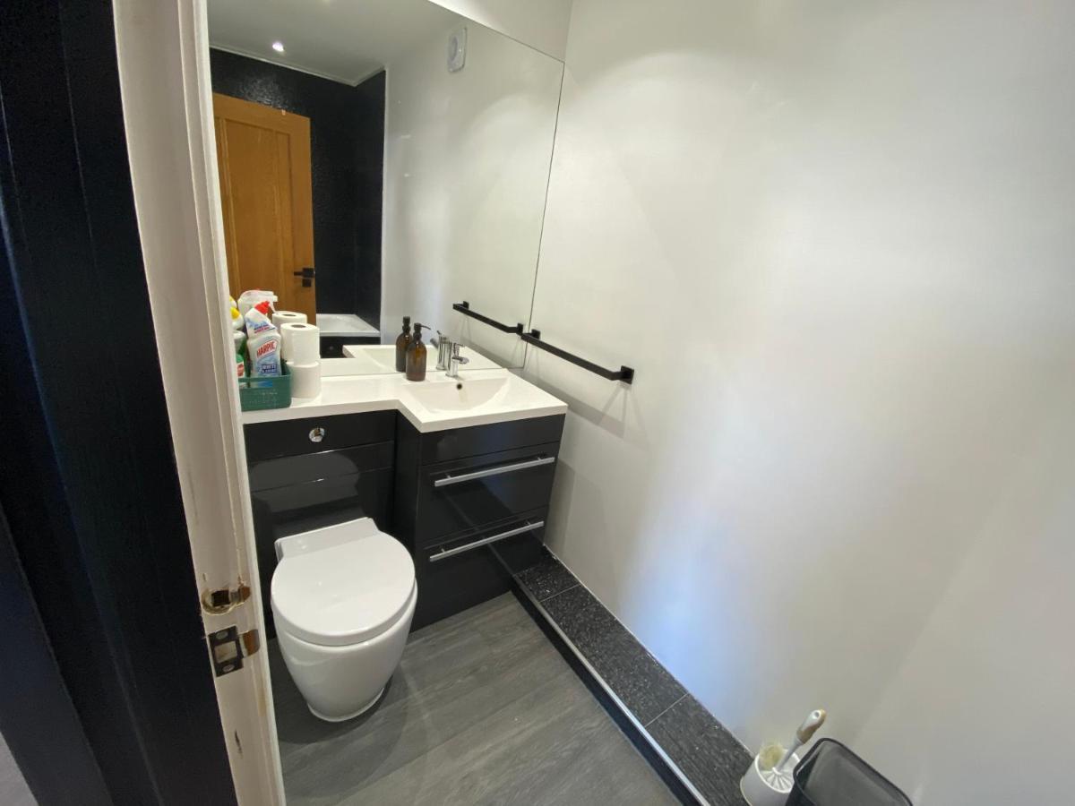 Streatham House - 2 Bedroom - Sleeps 6 - Free Wifi Streatham Vale Екстериор снимка