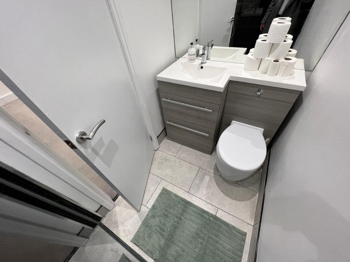 Streatham House - 2 Bedroom - Sleeps 6 - Free Wifi Streatham Vale Екстериор снимка